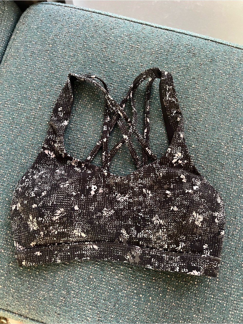 Women's Black & White Patterned Strappy Sports Bra
